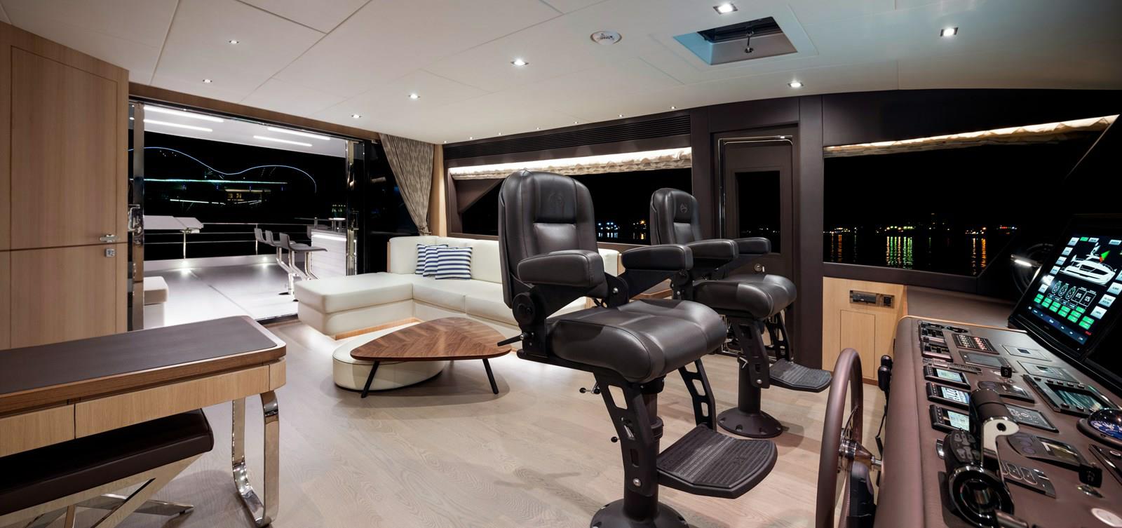 FD87 Aqua Life skylounge with helm and two helm chairs.