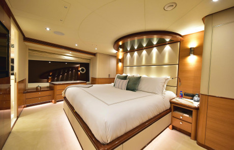 Yacht Freedom Horizon FD92 | Master Suite with Dark Accent Vanity
