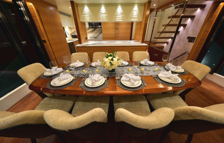 Yacht Freedom Horizon FD92 | Salon Formal Dining for 10