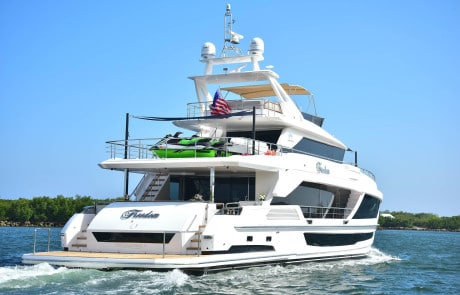 Yacht Freedom Horizon FD92 | Aft deck view with green wave runners