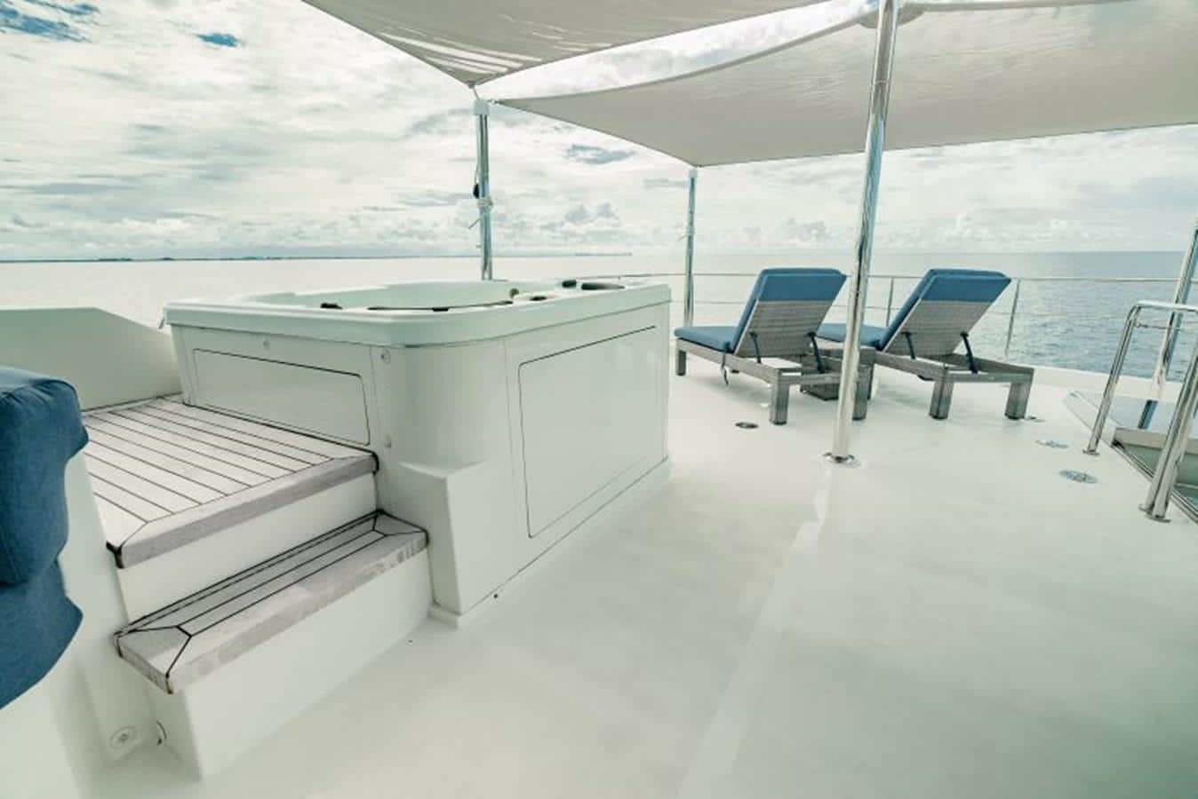 Sweet Salt - Flybridge Hot Tub and Lounge Chairs - 2016 Ocean Alexander 85e
