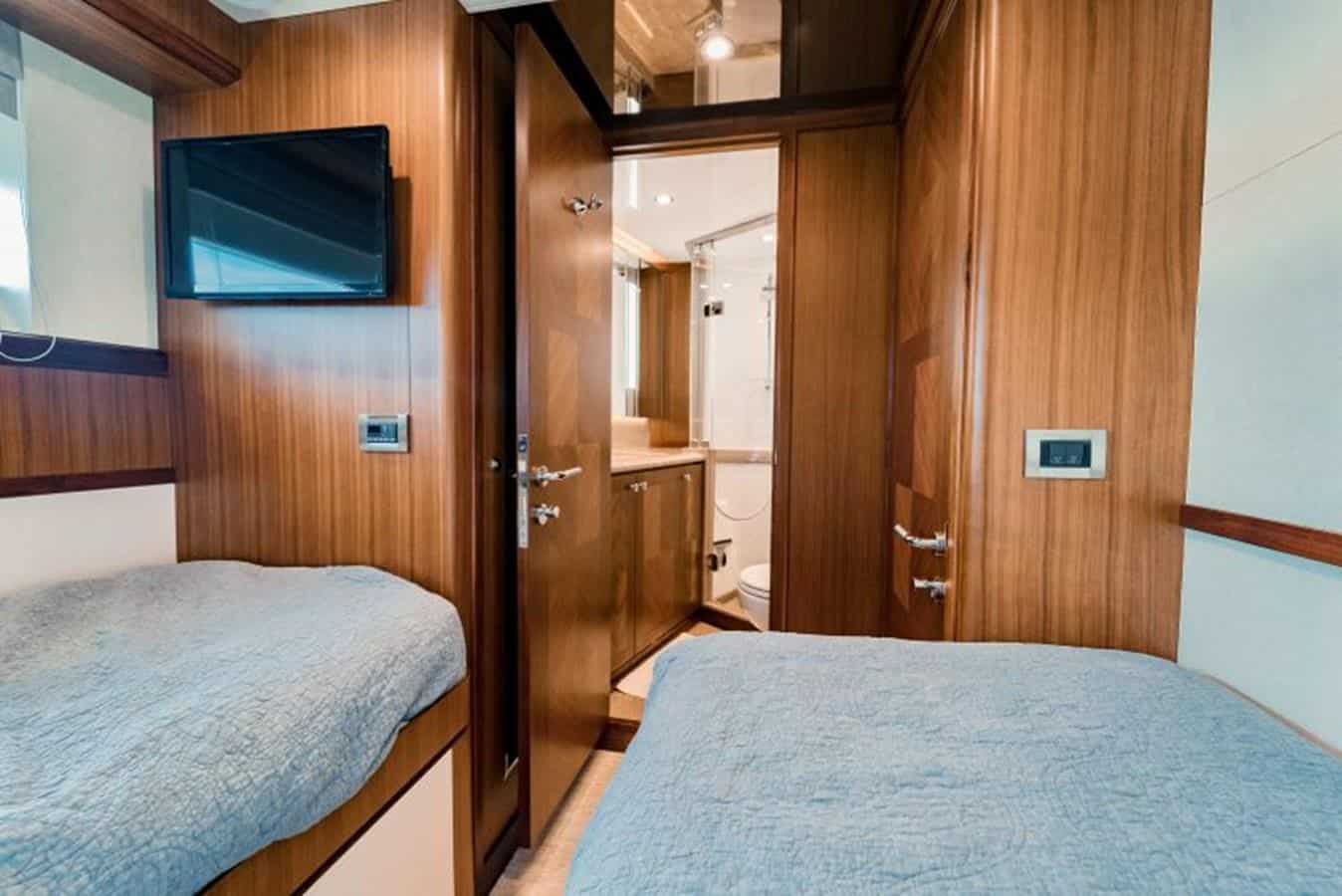 Sweet Salt - Guest Twins and Entryway to Head - 2016 Ocean Alexander 85e