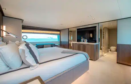 Freedom Horizon FD110 | Master Stateroom